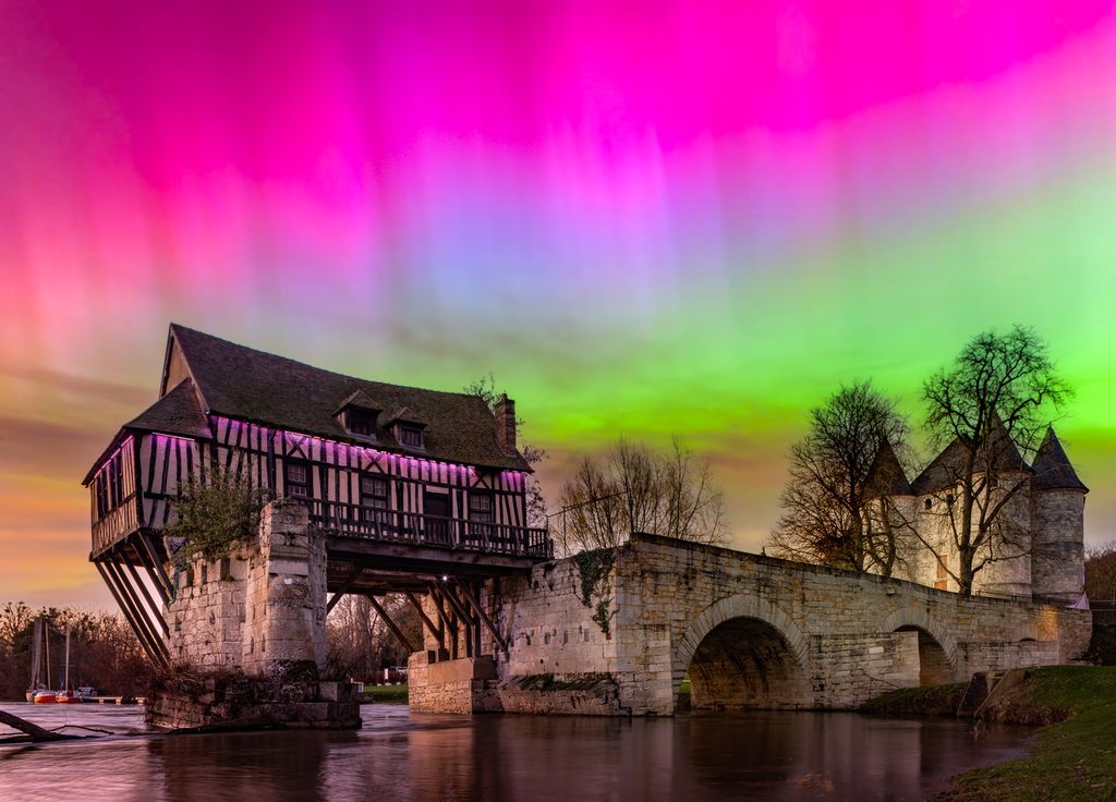 Aurore boréale en Normandie, France. Image utilisée à titre d'illustration uniquement.