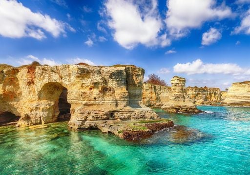 L&rsquo;Arco dell&rsquo;Amore in Salento non c&rsquo;&egrave; pi&ugrave;: il perch&eacute; di un crollo annunciato e gli altri casi simili