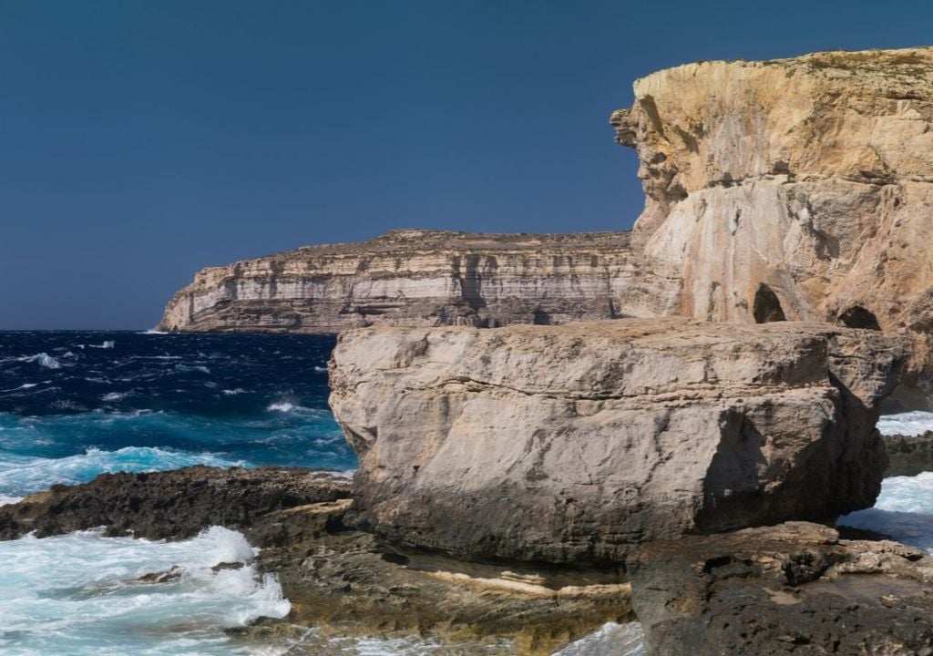 Azure Window Ciò che resta dell'Azure Window, il famoso arco di Gozo a Malta, crollato nel 2017