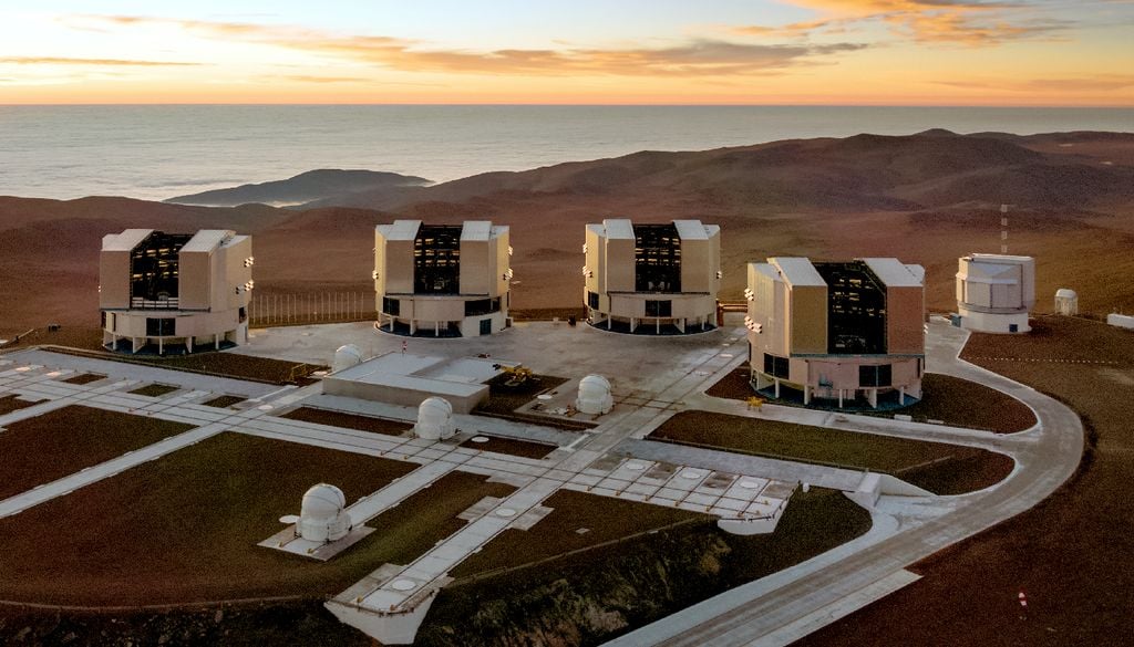 Immagine delle 4 unità del Very Large Telescope al Paranal in Cile. Credit: ESO