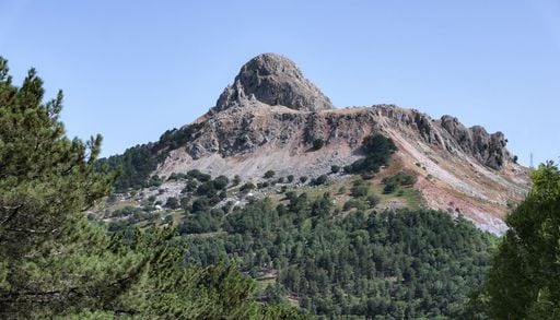L'incredibile tesoro naturalistico dei boschi attorno la Rocca di Novara, il Cervino della Sicilia