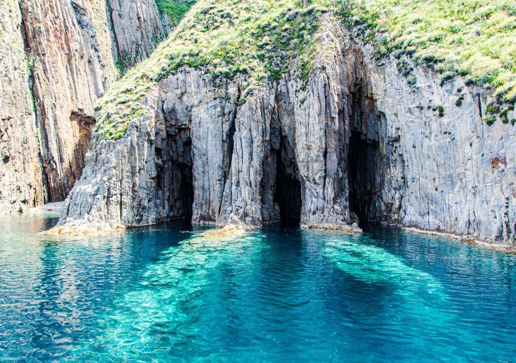 Palmarola - grotte marine