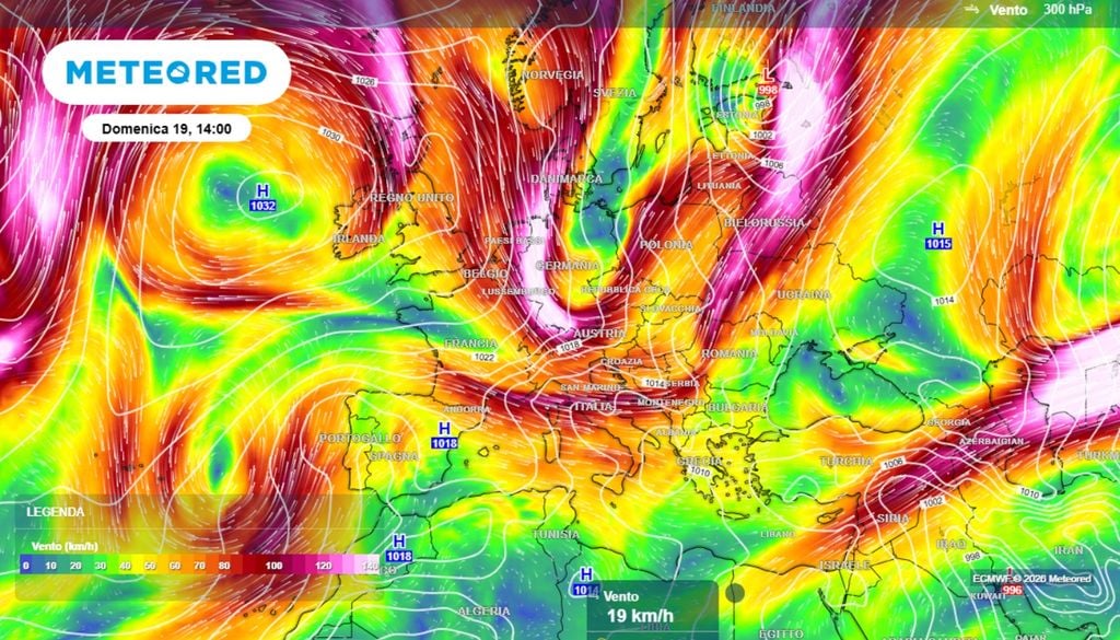 Sul fianco orientale dell'anticiclone atlantico (ben visibile ad ovest delle Isole Britanniche), la discesa di correnti più fresche di origine artica verso l'Europa centrale, potrebbe porre fine all'ondata di calore anche sulla nostra penisola. ECMWF Meteored.