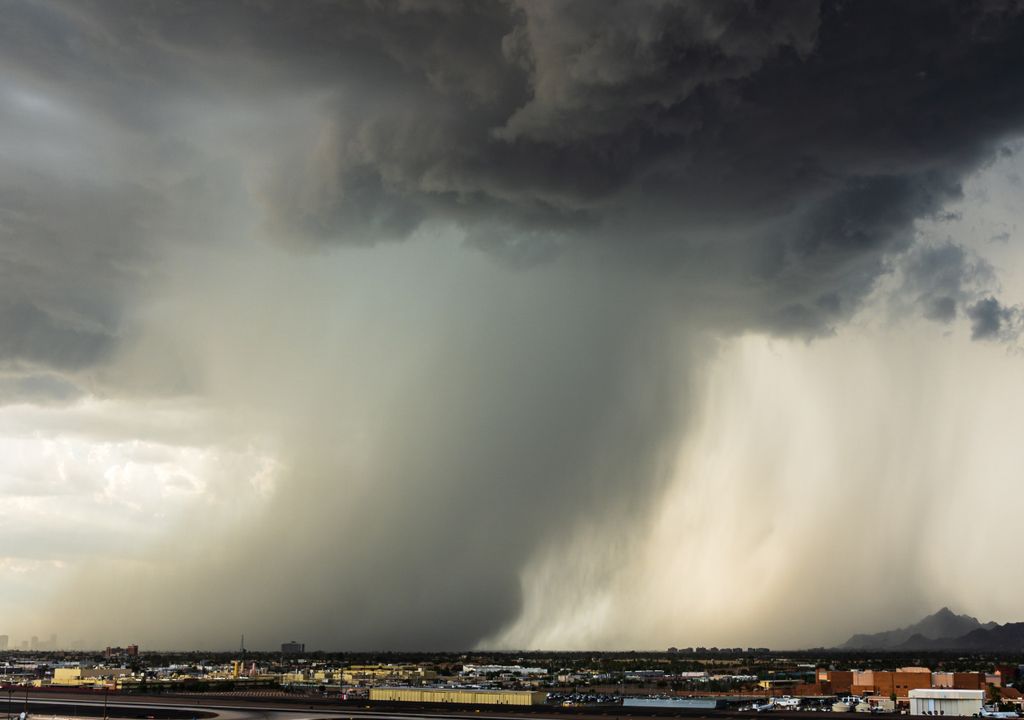 Las tormentas llevarán asociadas granizo y vientos puntualmente muy fuertes.
