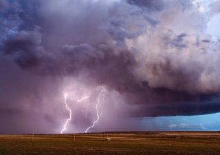 La AEMET advierte: mañana se esperan decenas de litros en pocos minutos, pedrisco y reventones en estas zonas de España