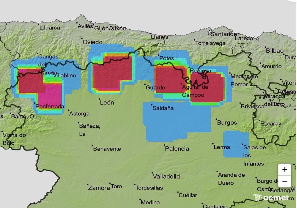 Detalle del mapa de densidad de rayos prevista entre las 18 y las 19 h por el modelo Harmonie-Arome de AEMET. La Cordillera Cantábrica será una de las zonas peninsulares con mayor actividad tormentosa. Fuente: AEMET