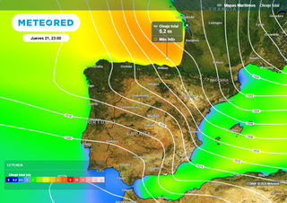 AEMET activa avisos por viento en media España y olas de más de 4 metros: las horas más críticas en las zonas de riesgo