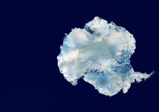 La Ant&aacute;rtida desde el espacio: un nuevo mapa reconstruye con detalle in&eacute;dito el relieve oculto bajo kil&oacute;metros de hielo