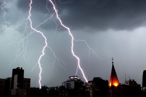 "Asma por tormenta": las primeras gotas de lluvia son la peor pesadilla de los al&eacute;rgicos esta primavera