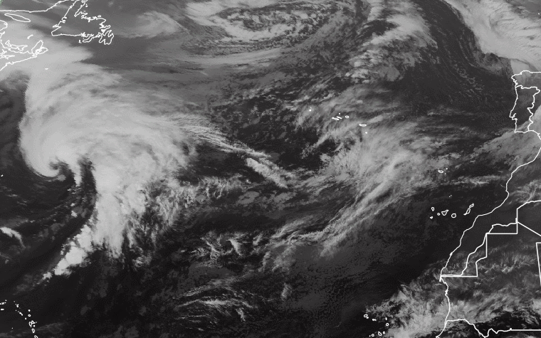 Foto 1: Imágenes infrarroja y de vapor de agua de la borrasca Diana para el 25 de nov. 2018 a las 21 UTC al sur de Terranova, y muy al oeste de Azores, en proceso de profundización muy rápida.