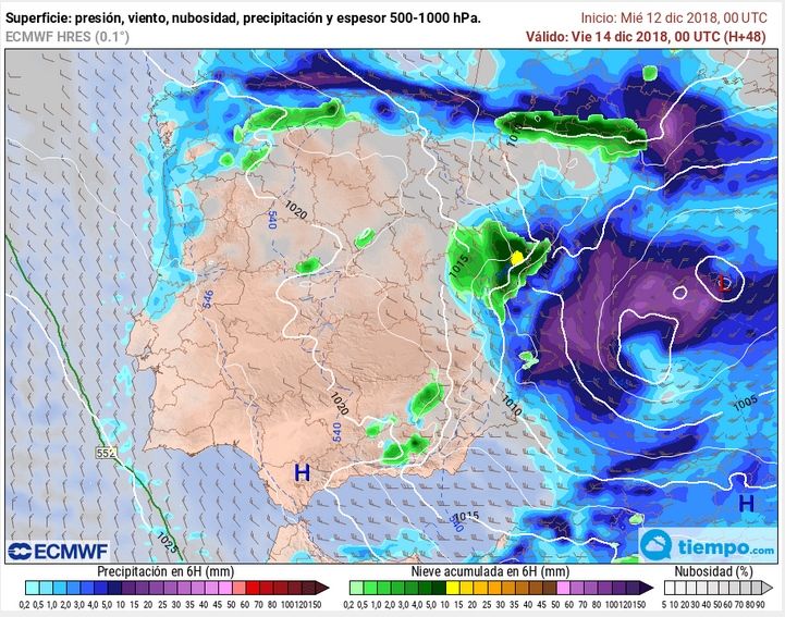 Foto 4: Mapa de presión en superficie, viento a 10 m, nubosidad y precipitación acumulada en 6 horas para el 14 de diciembre de 2018 a las 00 UTC, con la borrasca Flora ya en el Mediterráneo occidental. Foto 4: Mapa de presión en superficie, viento a 10 m, nubosidad y precipitación acumulada en 6 horas para el 14 de diciembre de 2018 a las 00 UTC, con la borrasca Flora ya en el Mediterráneo occidental.