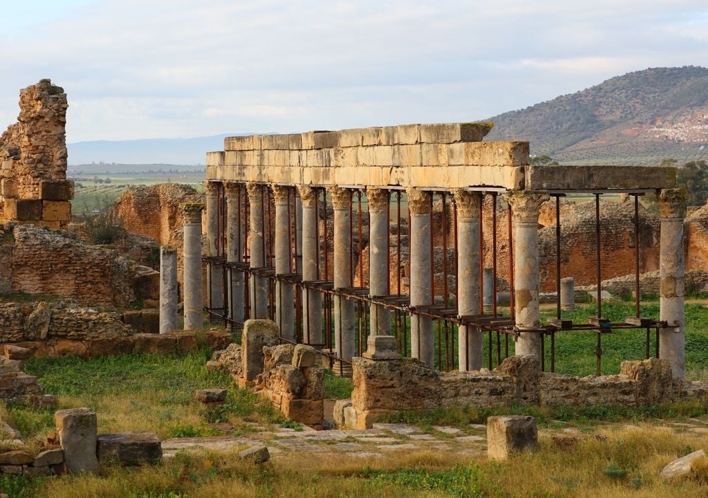 Palestra de Petroni, un destacado yacimiento romano situado en Thuburbo Majus, El Fahs, Túnez.