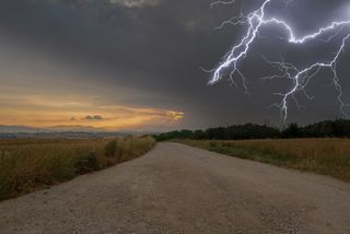 Última hora de la borrasca Lola: llegan tormentas y lluvias con barro