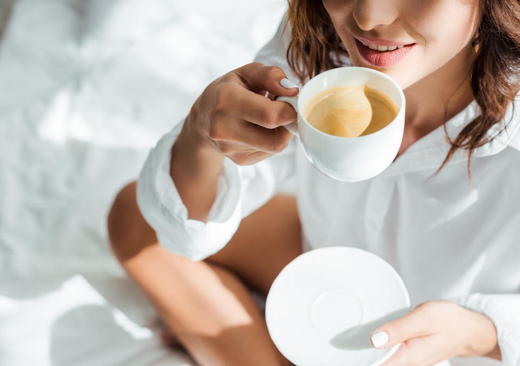 Una taza de café por la mañana realmente te hace sentir más feliz, además de más alerta y concentrado, según los investigadores.