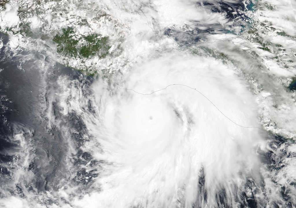 Huracán Erick antes de ingresar a tierra. NASA