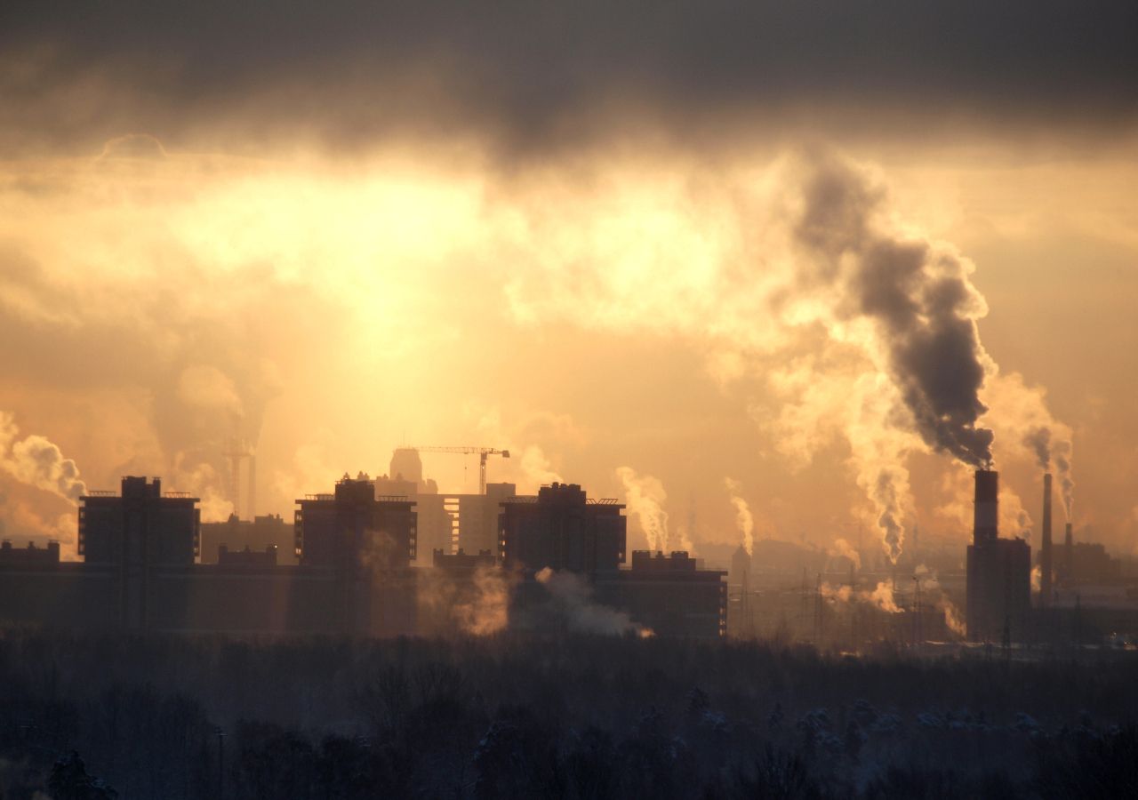 la contaminación atmosférica está relacionada con alrededor del 1 % de todos los casos de cáncer en Europa, y causa aproximadamente el 2 % de todas las muertes por cáncer.