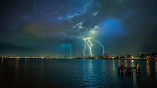 Un estudio de tres años sugiere que la contaminación del aire aumenta el peligro de tormentas eléctricas