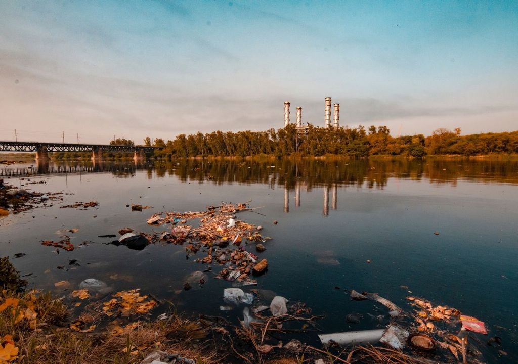 Esta contaminación ha obligado a restringir el uso del agua del grifo para consumo humano