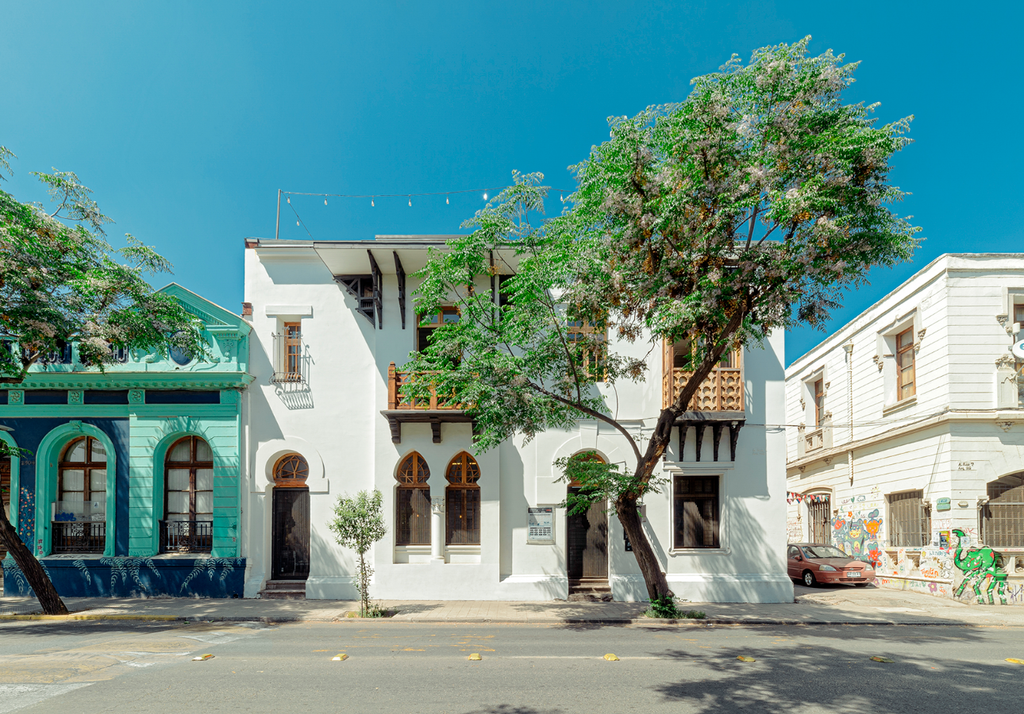 Sumado a las actividades, La Copa Rota ofrece recorridos patrimoniales por Barrio Yungay, estacionamiento gratuito y zona pet friendly. Imagen: casonacompania.cl