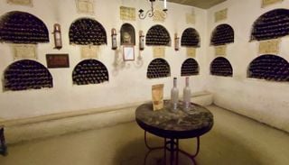 La destiler&iacute;a m&aacute;s antigua de Chile est&aacute; en el Valle del Elqui: Conoce los misteriosos nichos donde guarda su pisco