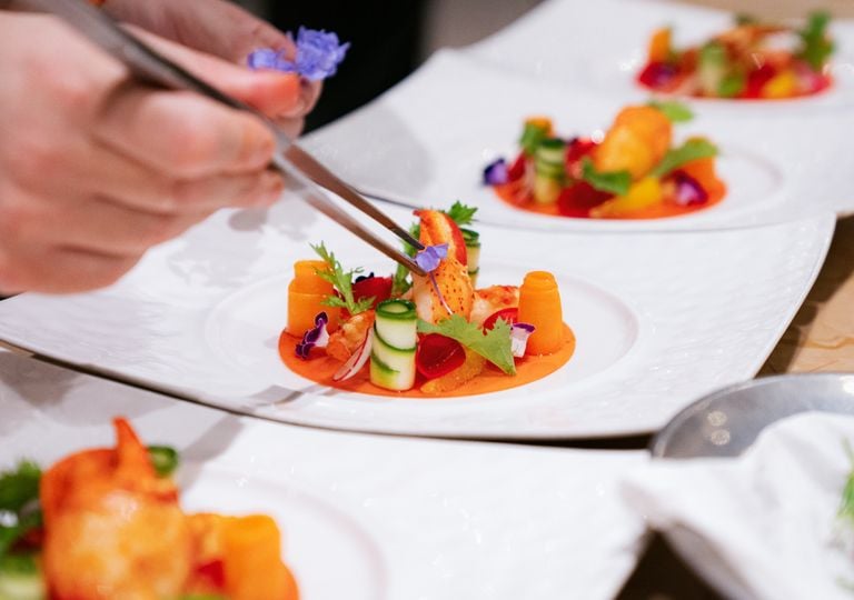 La ensalada puede ser mucho m&aacute;s bonita (y sabrosa): 5 flores que se comen y que puedes cultivar en una maceta