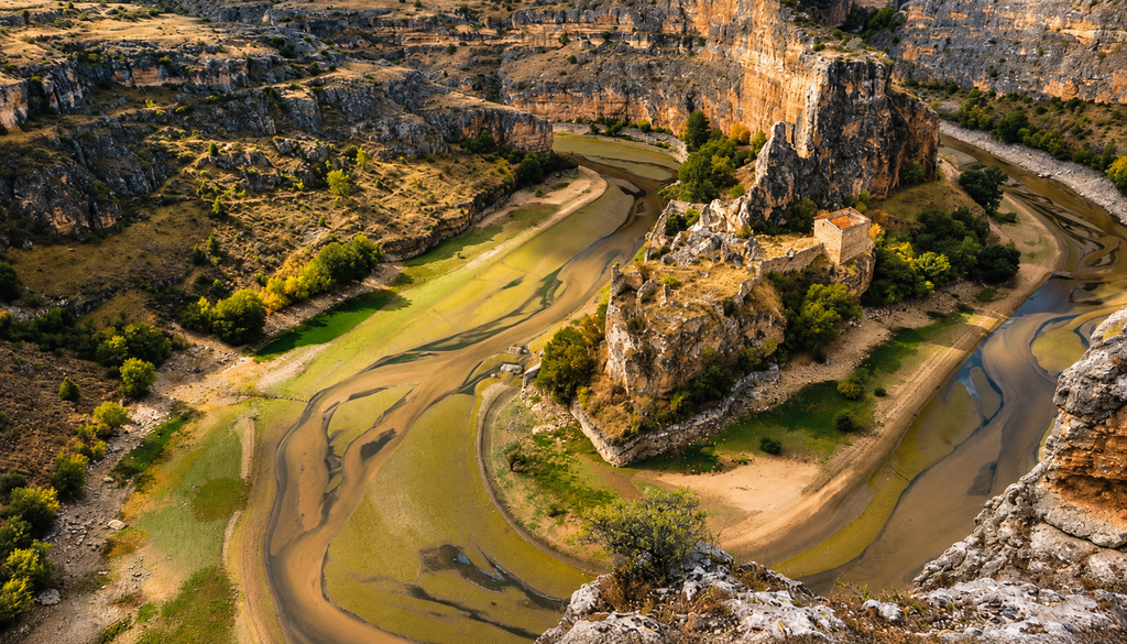 Espectacular imagen, llena de contrastes, de las hoces del río Duratón. Diputación de Segovia.