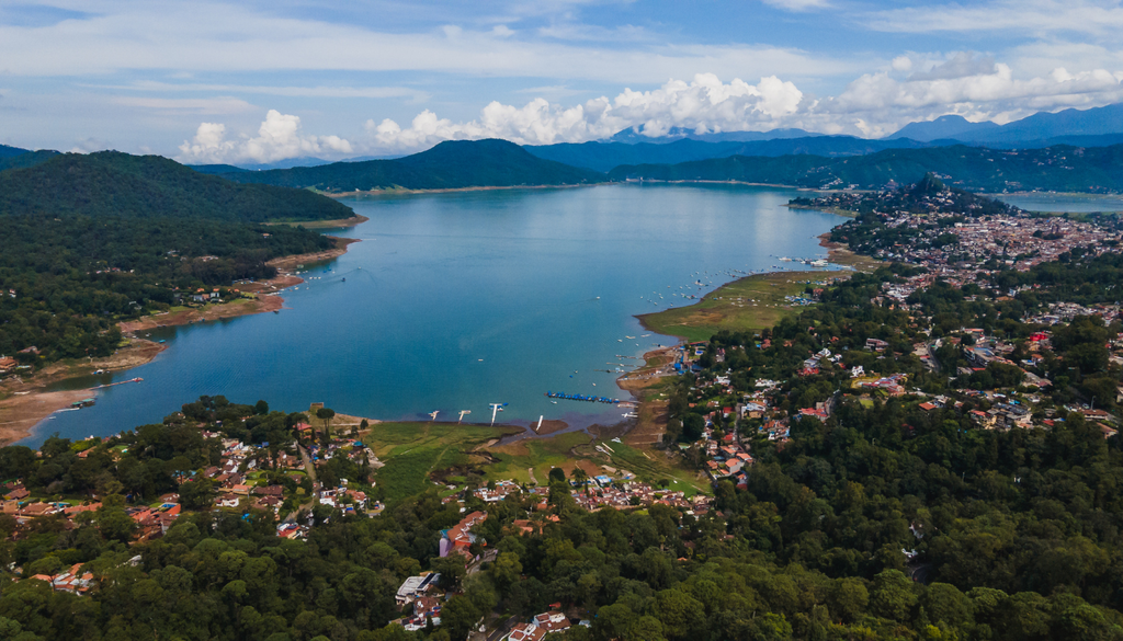 El lago del Valle de Bravo es en realidad una presa consruida en los años 40 para abastecer de agua a la CDMX.