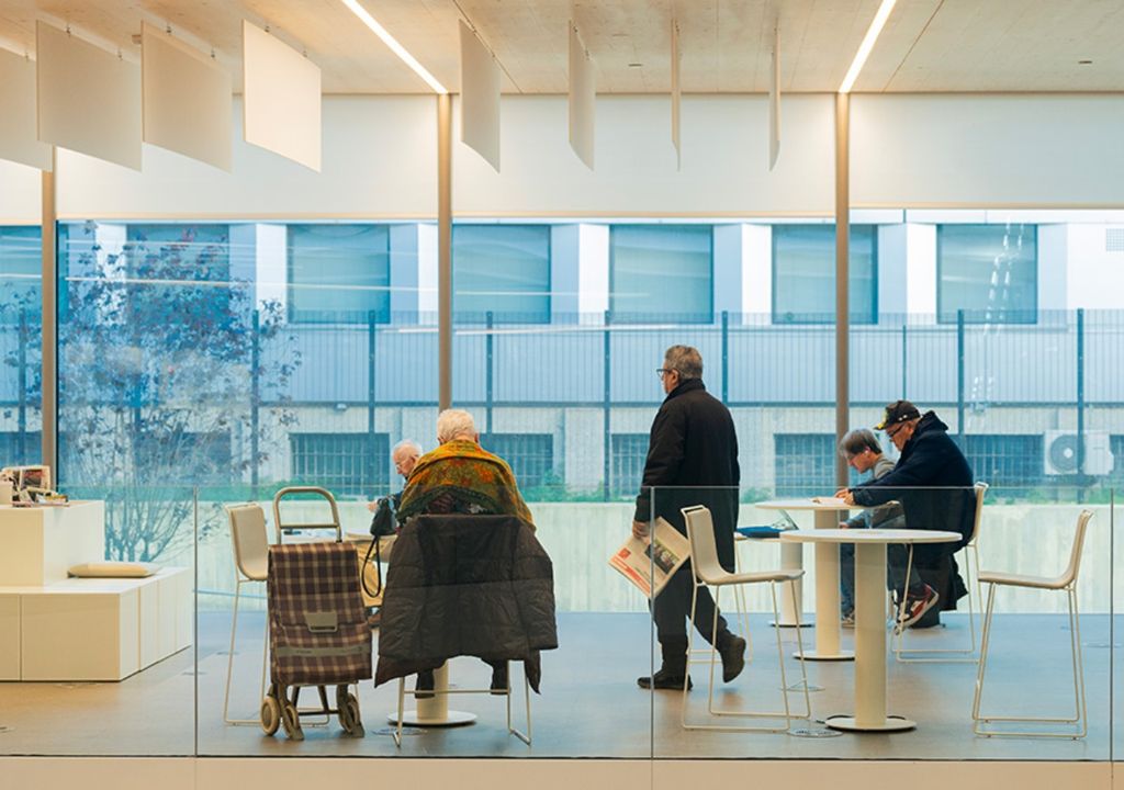 bibliotecas Barcelona Las bibliotecas públicas de Barcelona son parte de la red de refugios climáticos abiertos para que cualquier persona pueda entrar en caso de calor o frío extremo. Imagen: Ayuntamiento de Barcelona.