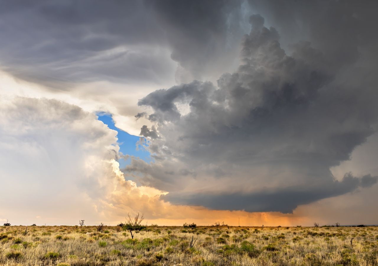 La formación de tormentas es compleja y depende de múltiples factores.