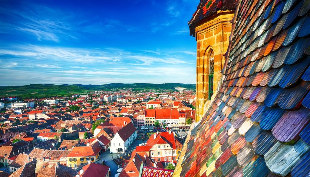 Vista del centro storico della città di Sibiu dal campanile della Cattedrale di Santa Maria.