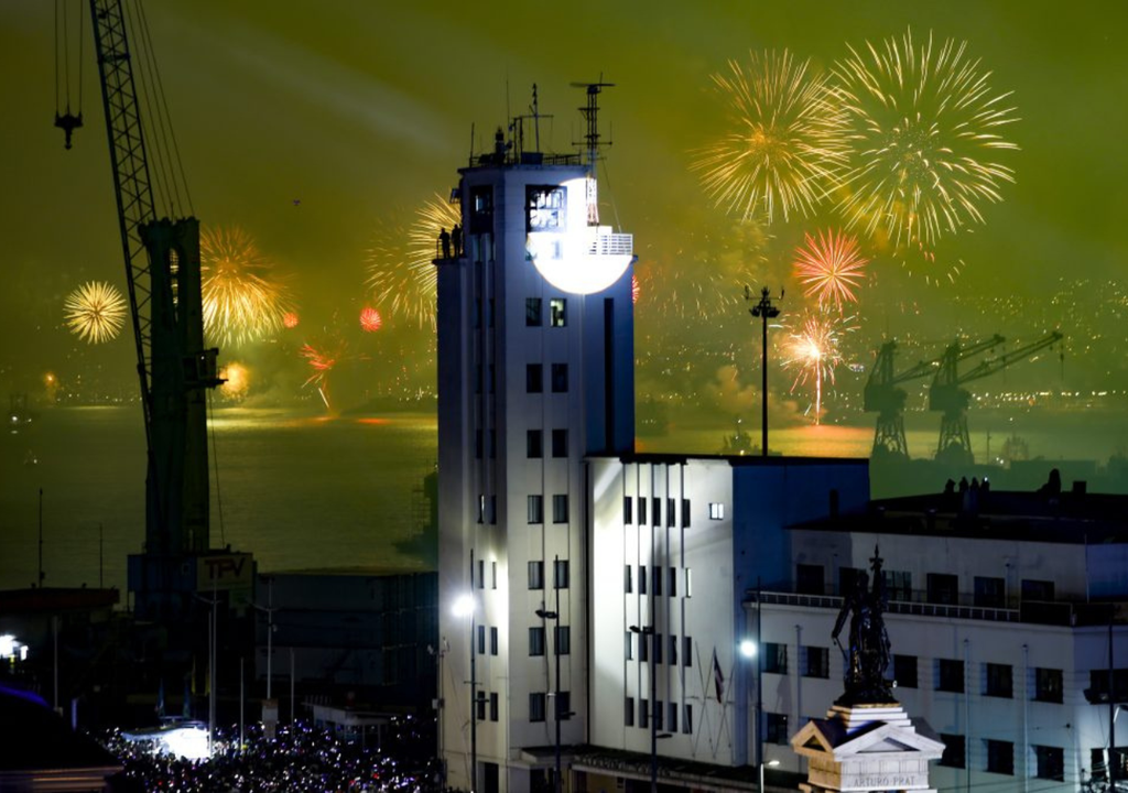 Fuegos artificiales en Valparaíso por Año Nuevo 2026.