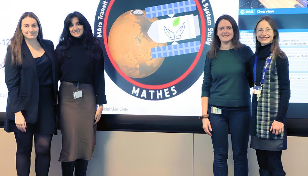 El equipo del sistema de estudio MATHE de la Instalación de Diseño Concurrente de la ESA: de izquierda a derecha, Beatriz Sánchez De La Villa, Tatjana Mandil, Claire Parfitt e Ilaria Roma. ESA.