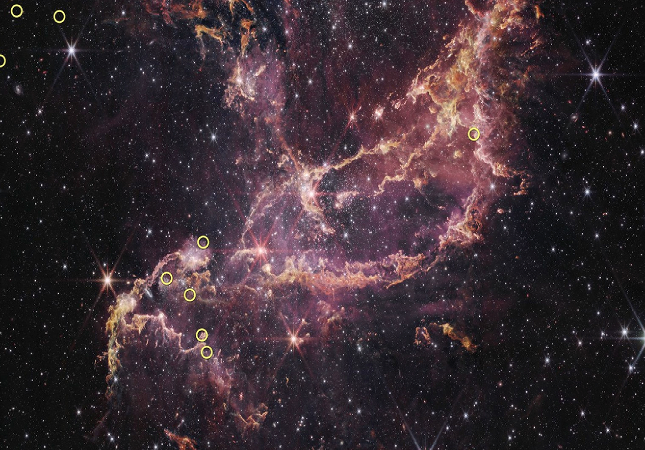 Immagine di NGC346, un massiccio ammasso stellare, osservato dal telescopio James Webb nella Piccola Nube di Magellano. Credit: NASA, ESA, CSA, STScI, Olivia C. Jones (UK ATC), Guido De Marchi (ESTEC), Margaret Meixner (USRA)