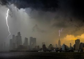 ¿La foto del año? Un rayo impacta en el Empire State de Nueva York