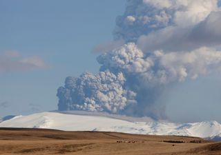 Traffico aereo paralizzato per l'eruzione vulcanica, può accadere di nuovo