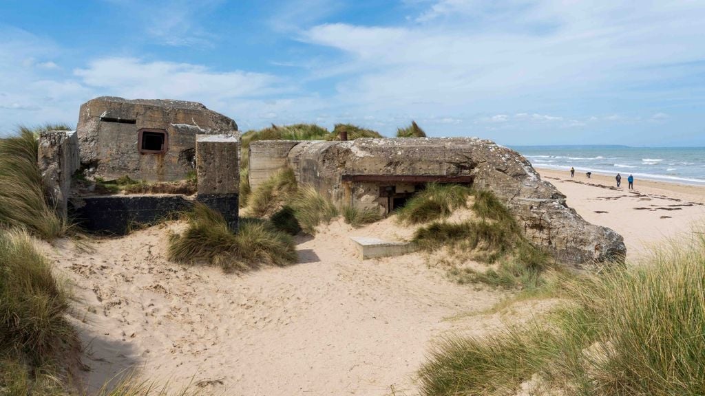 Restos de un búnker de la Segunda Guerra Mundial en la playa de Utah, en Normandía, Francia.