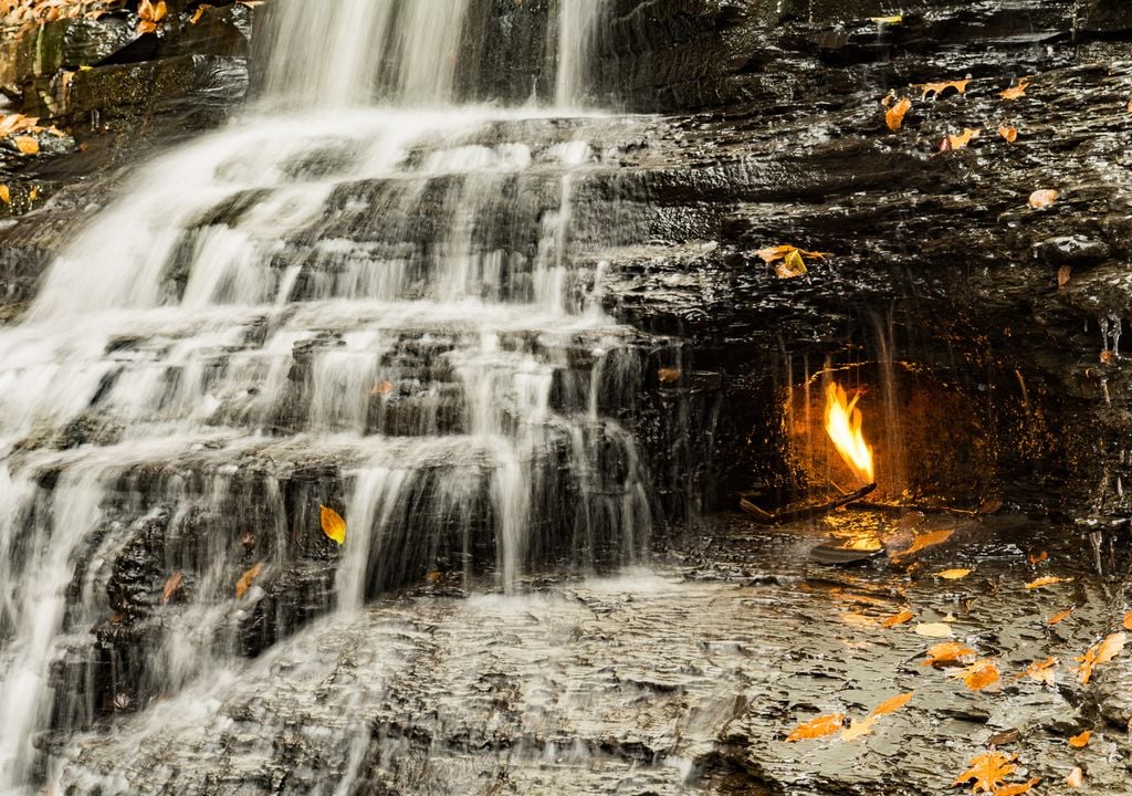 Cascada de la llama eterna