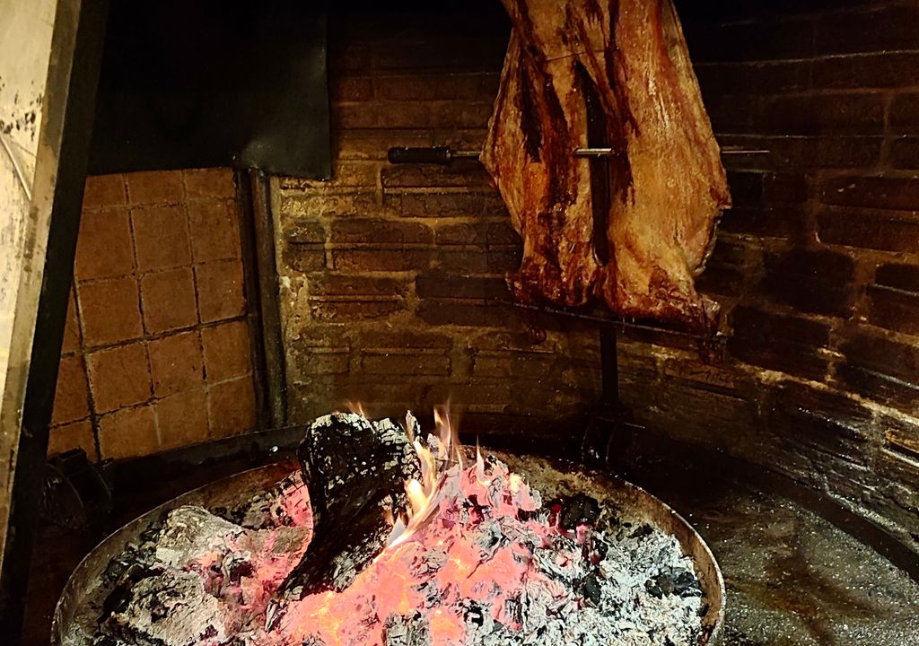 Cordero magallánico, plato típico de la Patagonia. Cordero magallánico, plato típico de la Patagonia.