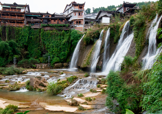 La joya escondida de China: un antiguo pueblo sobre cascadas que muchos consideran las m&aacute;s hermosas del pa&iacute;s