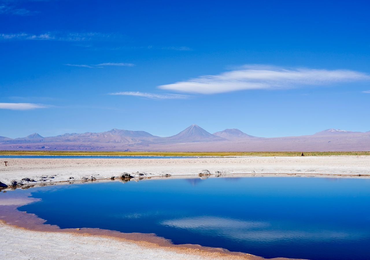 En los alrededores de San Pedro de Atacama hay varias lagunas que sorprenden por sus colores y bonitos paisajes.