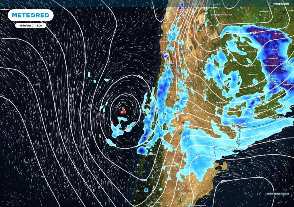 El ciclón extratropical continúa frente a Chile, manteniendo precipitaciones e inestabilidad.