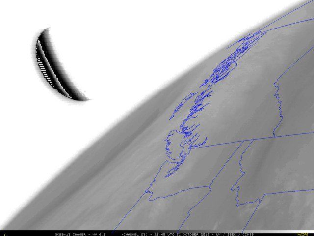 La Luna De Halloween En Las Imágenes Del Goes-13 En 2010 Imagen GOES-13 del canal de vapor de agua WV06.5 µm