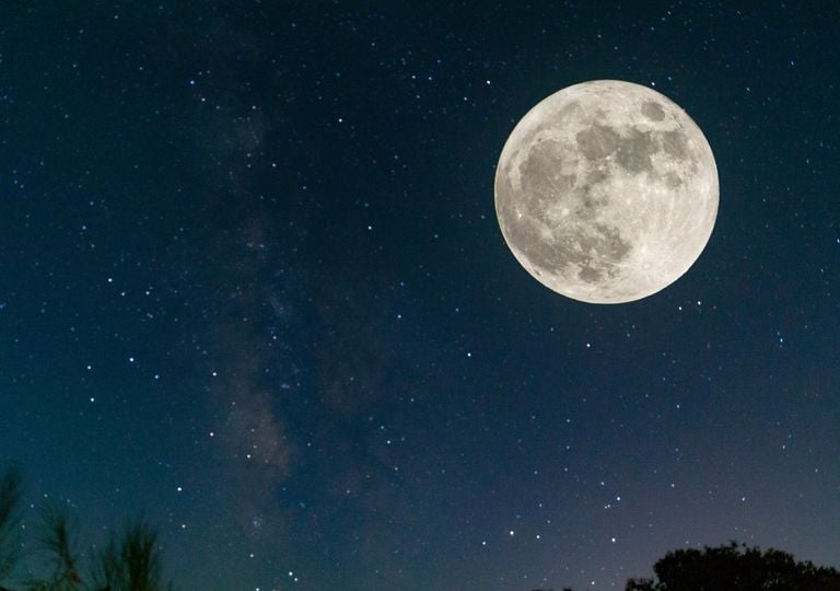 La Luna de Esturión o superluna de agosto iluminará el cielo del verano