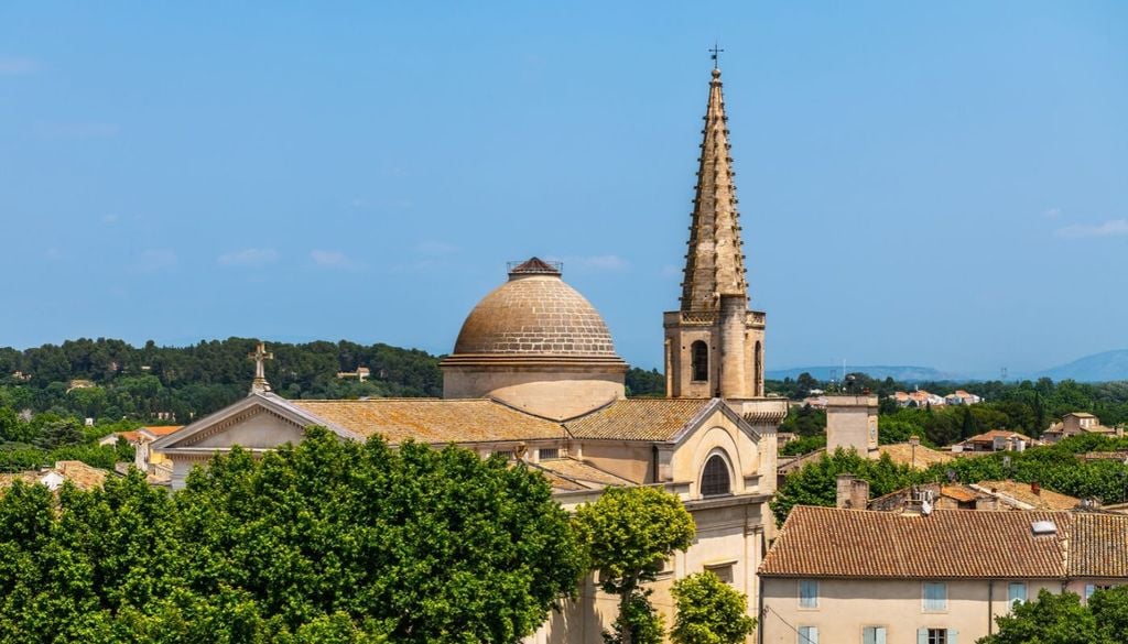 Van Gogh Il campanile della collegiata di Saint-Martin a Saint-Rémy-de-Provence, che si intravede nella tela di Van Gogh