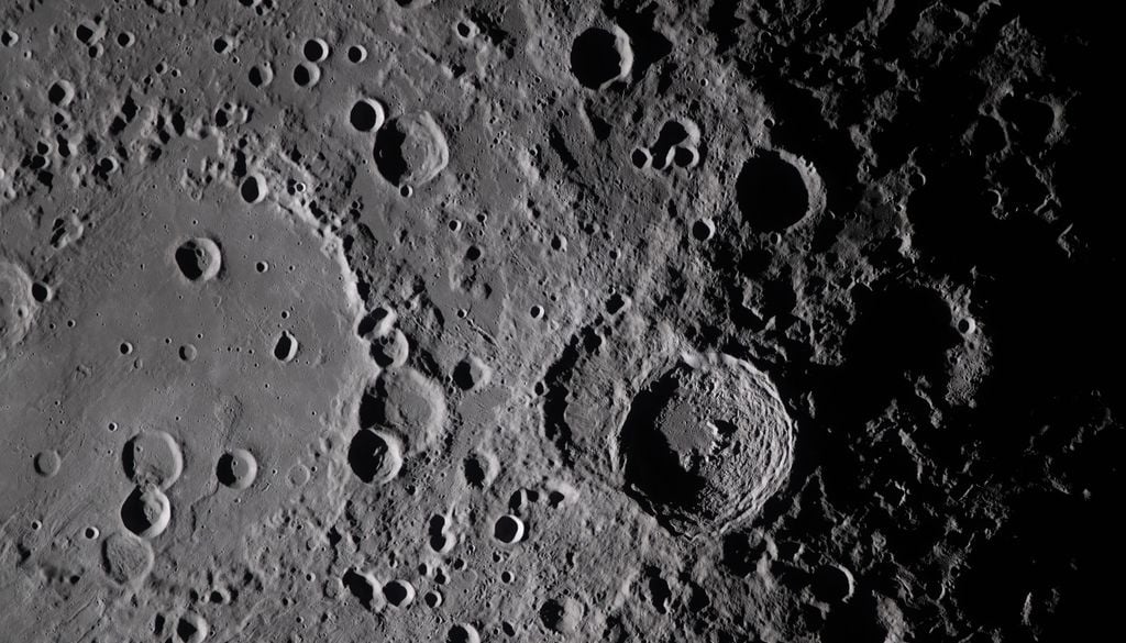 Luna Si la disminución del radio se mantuvo constante durante el período considerado, la Luna habría perdido entre 6 y 11 centímetros de radio por cada millón de años.