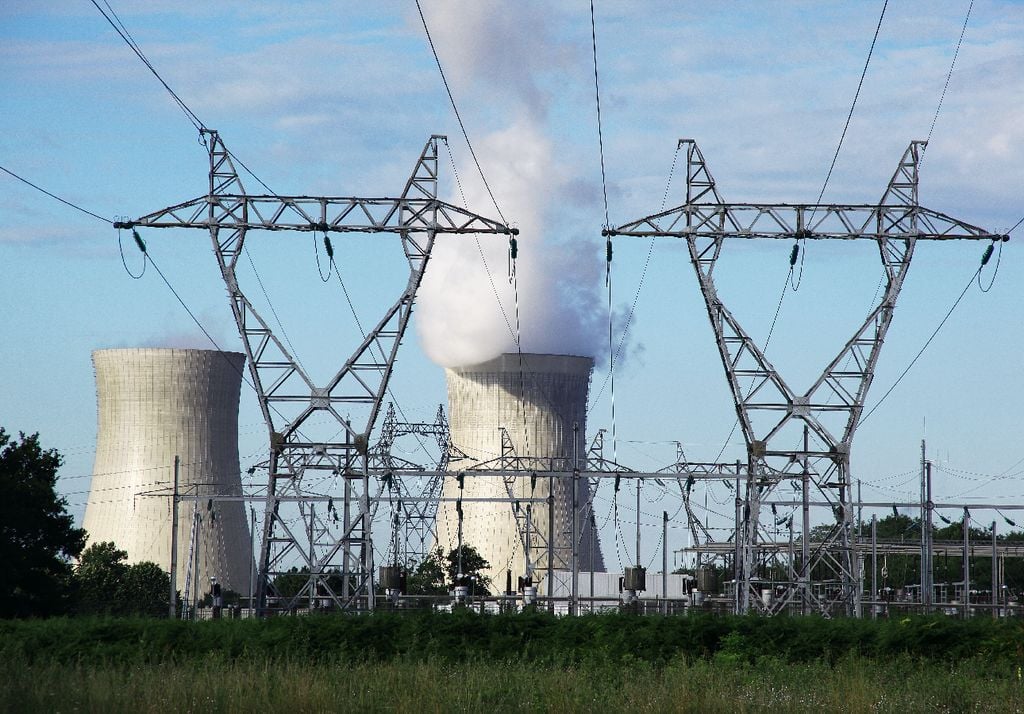 Centrali nucleari Attualmente, nelle centrali nucleari l'energia viene prodotta con il processo della fissione nucleare.