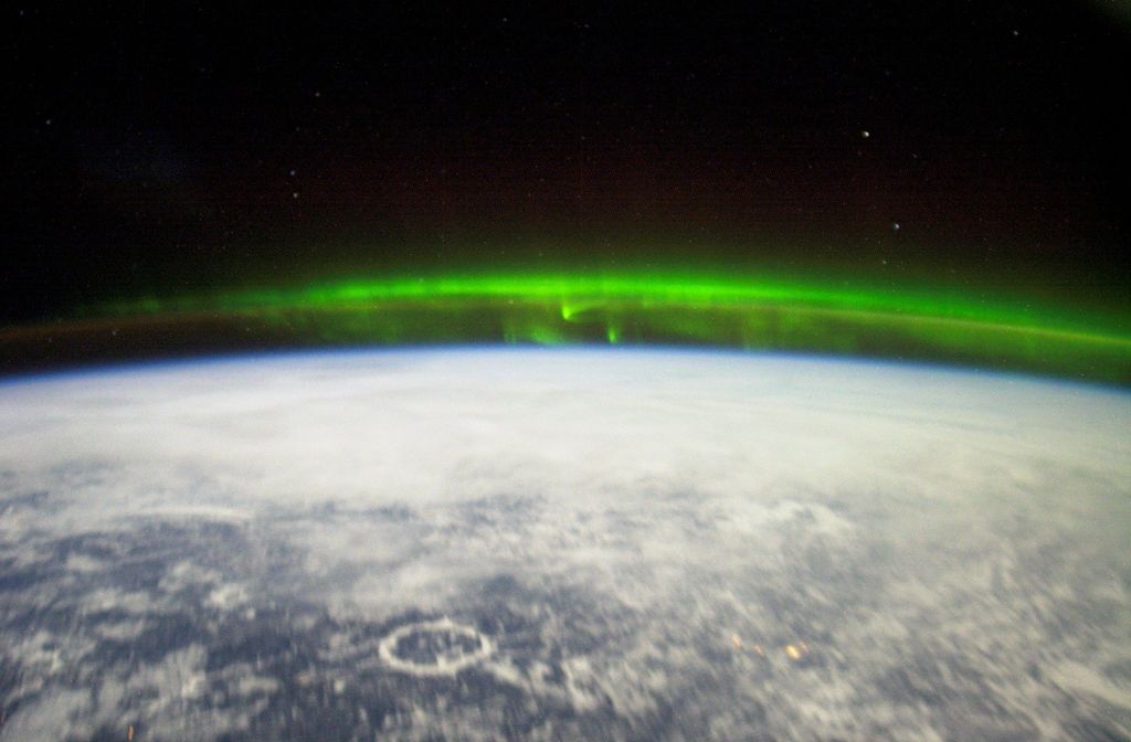 Aurora boreal sobre Canadá fotografiada en enero de 2003 desde la ISS Figura 2.- Aurora boreal sobre Canadá fotografiada en enero de 2003 desde la Estación Espacial Internacional (ISS). Crédito: NASA.