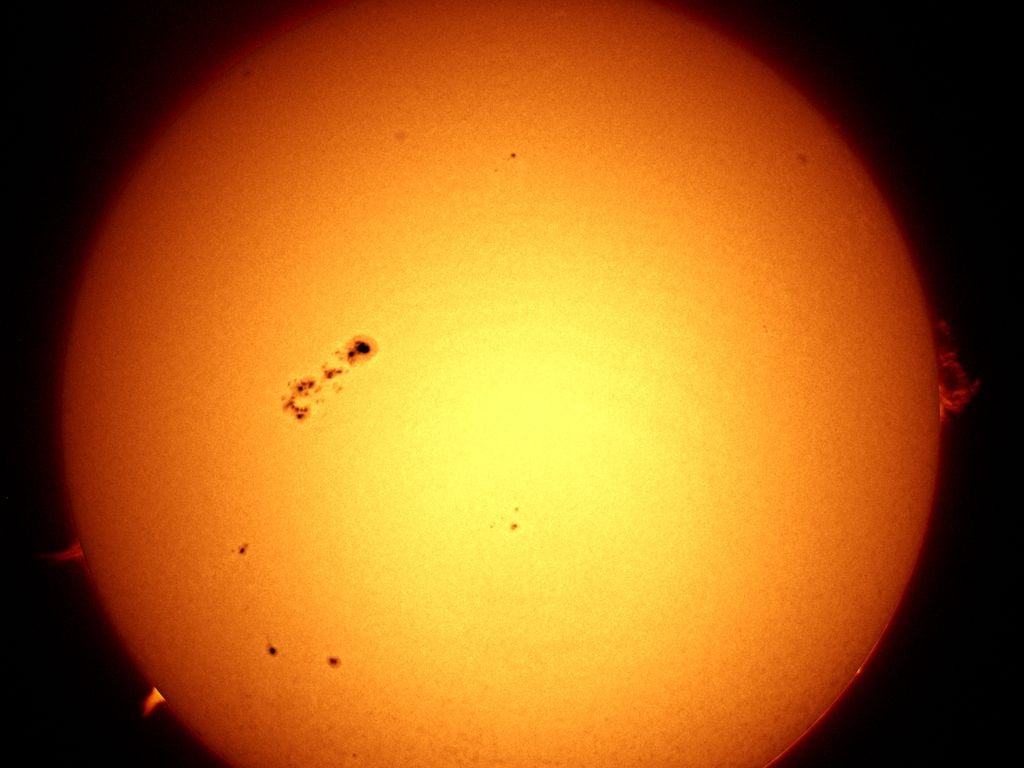 Sol en luz visible que muestra mancha solar gigante en la Región Activa 4366. Foto: cortesía José Norberto Contreras Espíritu / Astrofísicos en Acción.