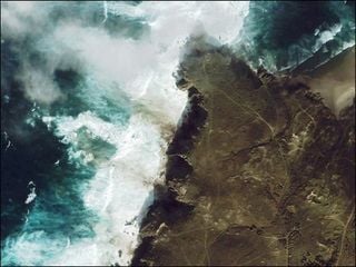 La marea negra generada por el Prestige se ha abrazado a las costas gallegas: Fotos del RADARSAT e IKONOS
