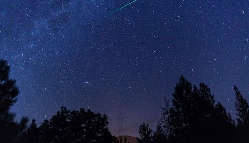 El pico de las perseidas llega esta madrugada tras el eclipse: la hora exacta para ver la lluvia de estrellas en Espa&ntilde;a